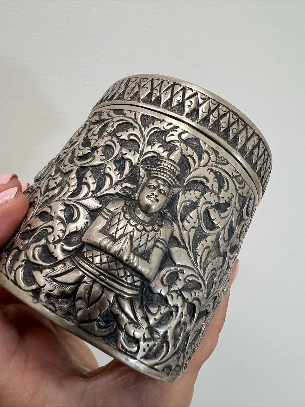 Burmese 950 silver betel box canister intricate repoussé floral designs